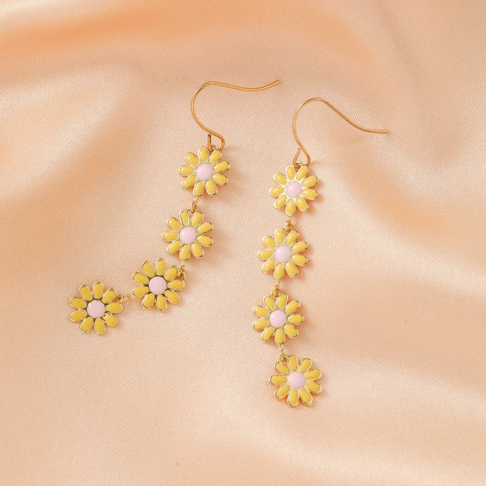 Fashion Trend: Unique and Elegant Retro Daisy Small Flower Earrings - Delicate Jewelry, Perfect for Parties and Premium Gifts