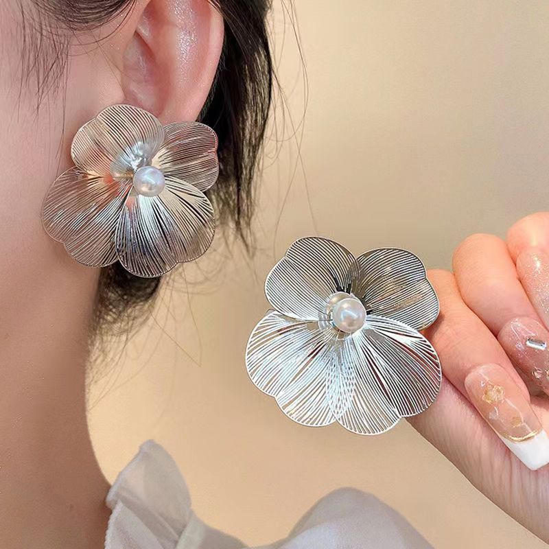 Large Flower Pearl Stud Earrings - Luxurious Design, Korean Fashion Jewelry Accessories, Perfect for Christmas Gifts