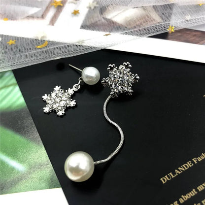 Elegant Asymmetric Pearl Dangle Earrings Luxury Crystal Snowflake Drop Earrings for Women Fashion Party Jewelry Christmas Gift