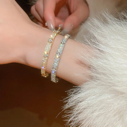 New Exquisite Simple Flower Bracelet from South Korea - Sweet, Romantic, and Stylish Fashion Jewelry