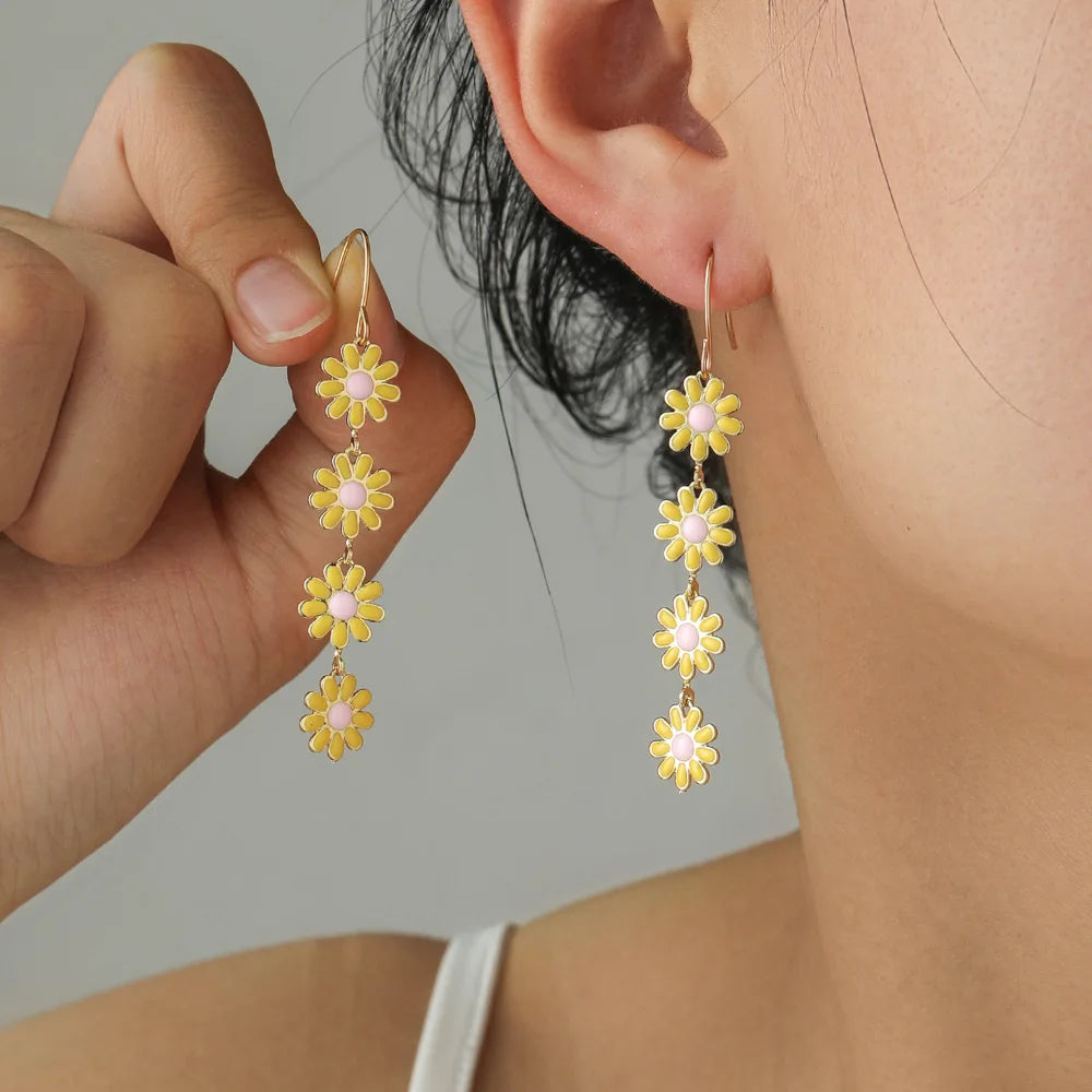 Fashion Trend: Unique and Elegant Retro Daisy Small Flower Earrings - Delicate Jewelry, Perfect for Parties and Premium Gifts