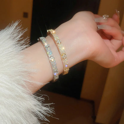 New Exquisite Simple Flower Bracelet from South Korea - Sweet, Romantic, and Stylish Fashion Jewelry