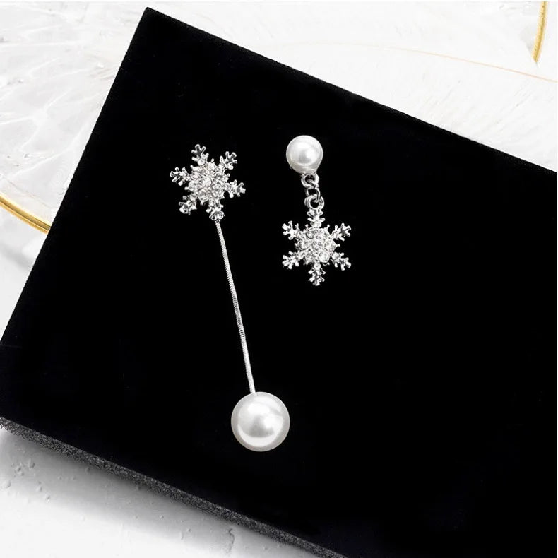 Elegant Asymmetric Pearl Dangle Earrings Luxury Crystal Snowflake Drop Earrings for Women Fashion Party Jewelry Christmas Gift