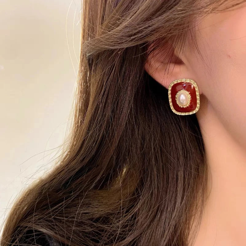 Fashion Geometric Red Enamel Stud Earrings for Women Statement Vintage Imitation Pearls Earrings Light Luxury Party Jewelry Gift