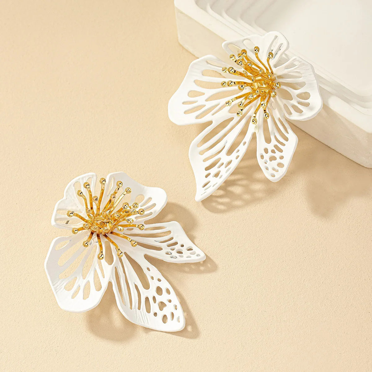 Fashionable Exaggerated Luxury White Flower Dangle Earrings - Jewelry Accessories for Ball Parties and Dresses