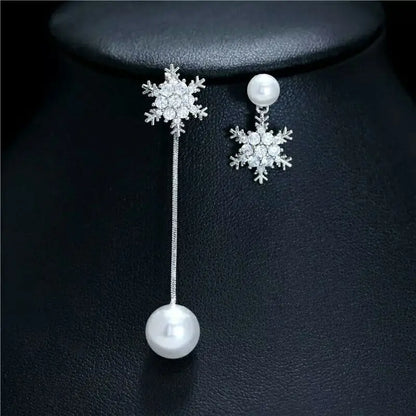 Elegant Asymmetric Pearl Dangle Earrings Luxury Crystal Snowflake Drop Earrings for Women Fashion Party Jewelry Christmas Gift