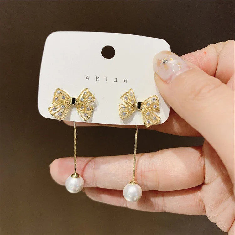 Fashion Trend: Unique and Elegant Retro Daisy Small Flower Earrings - Delicate Jewelry, Perfect for Parties and Premium Gifts